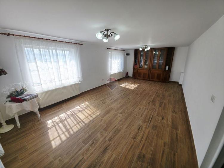 Casă individuală cu 3 camere cu Teren 2836 Mp în Zănești