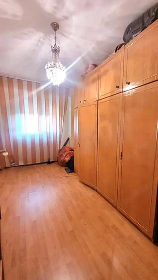 Apartament cu 4 camere decomandat în Viziru 3