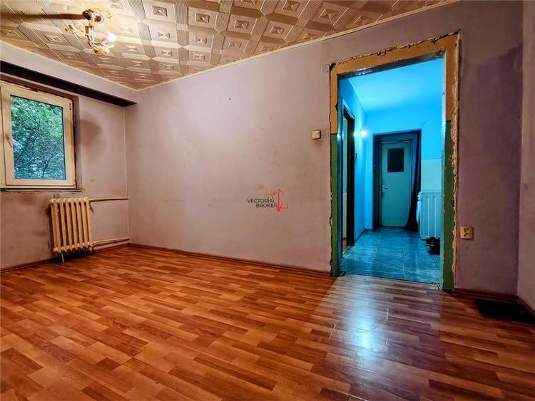 Apartament cu 4 camere decomandat în Titan