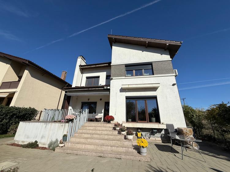 Casă individuală cu 6 camere cu Teren 1100 Mp în Afumați
