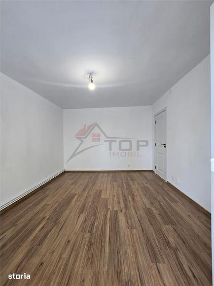 Apartament cu 4 camere decomandat în Dacia