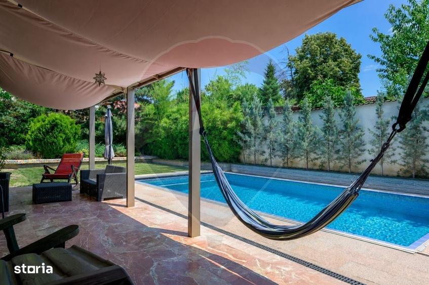 Vila de arhitectura cu piscina, garaje si teren de 800 mp - 2