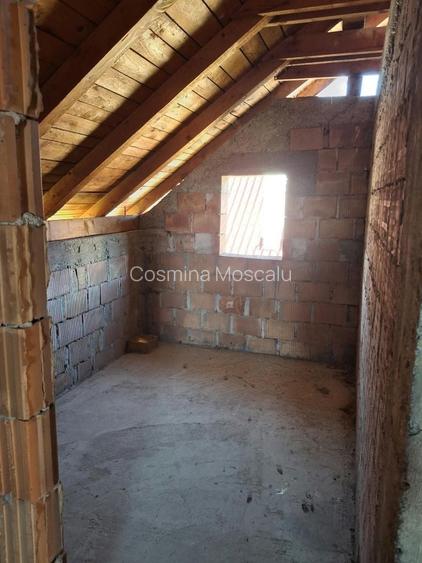 Casa de vanzare la rosu