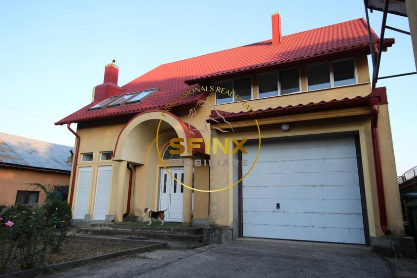 Casă individuală cu 7 camere cu Canalizare în Periș