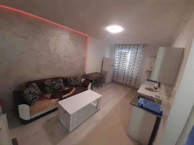 Garsonieră decomandată în Central