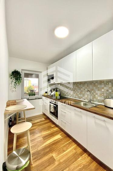 Apartament cu 3 camere decomandat, mobilat în Tractorul