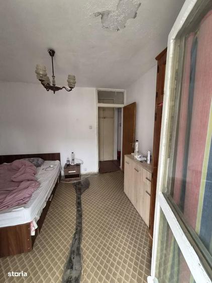 Apartament cu 3 camere decomandat în Aviației