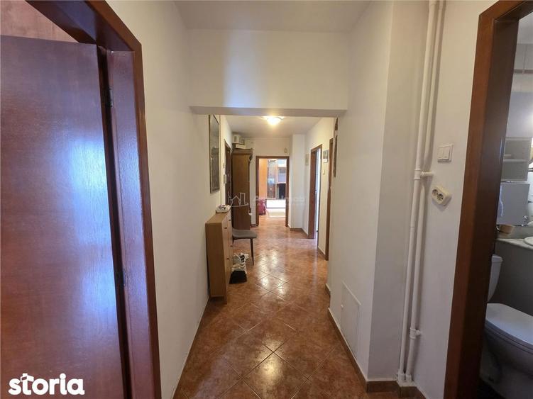 Apartament cu 3 camere decomandat în Nerva Traian