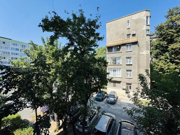 Apartament cu 3 camere decomandat în Tineretului