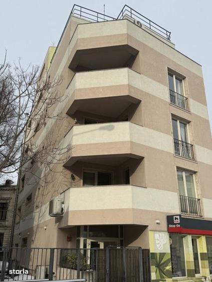 Apartament cu 3 camere decomandat în Romană