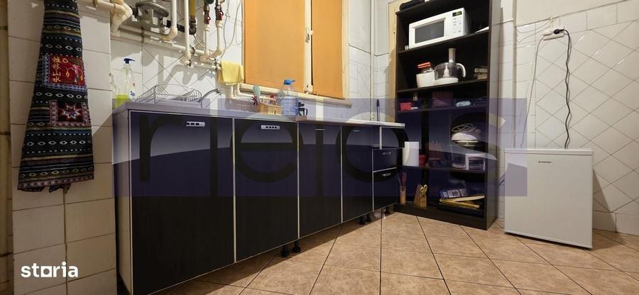 Apartament cu 3 camere semidecomandat în Universitate