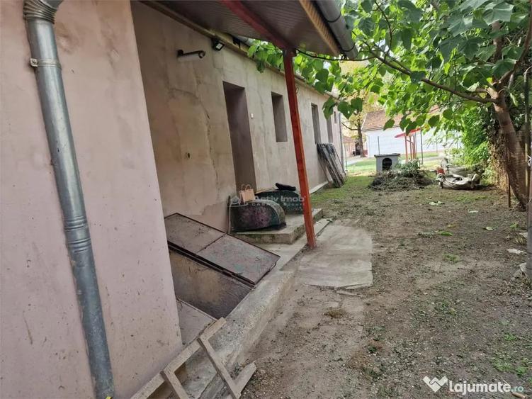 Casă cu 6 camere cu Teren 306 Mp în Muncitoresc