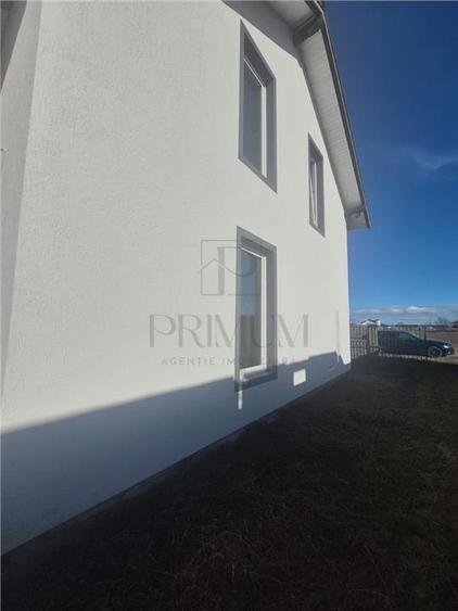 Duplex cu 3 camere cu Canalizare în Moșnița Nouă