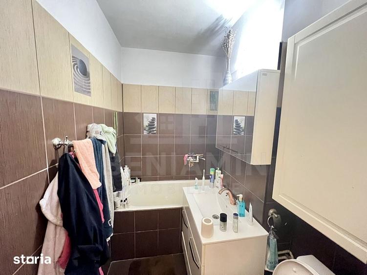 Apartament cu 3 camere decomandat în Astra