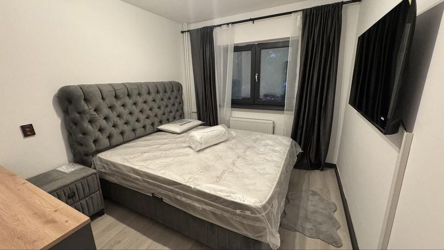 Apartament cu 3 camere decomandat în Apusului