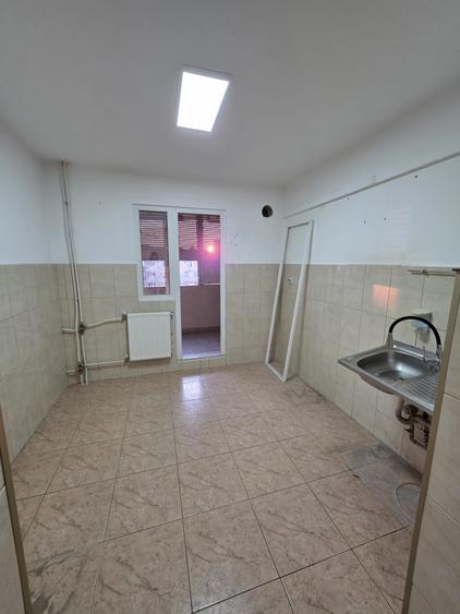Apartament cu 3 camere decomandat în Rogerius