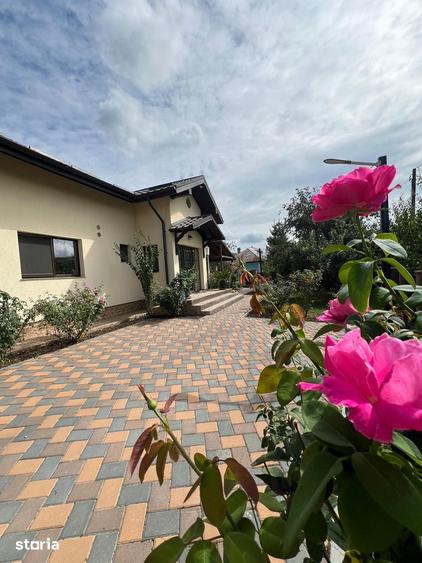 Casă cu 6 camere cu Teren 2000 Mp în Bârnova
