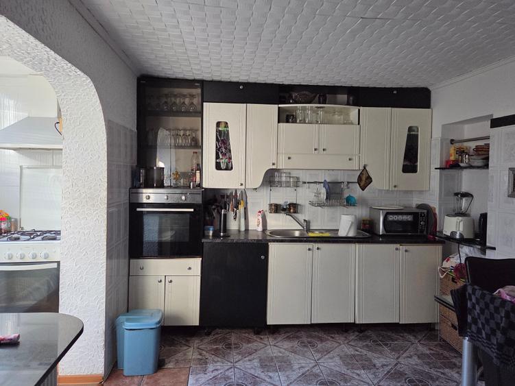 Casă cu 5 camere cu Canalizare în Adjud