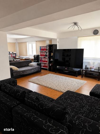 Casă cu 6 camere cu Teren 700 Mp în Central