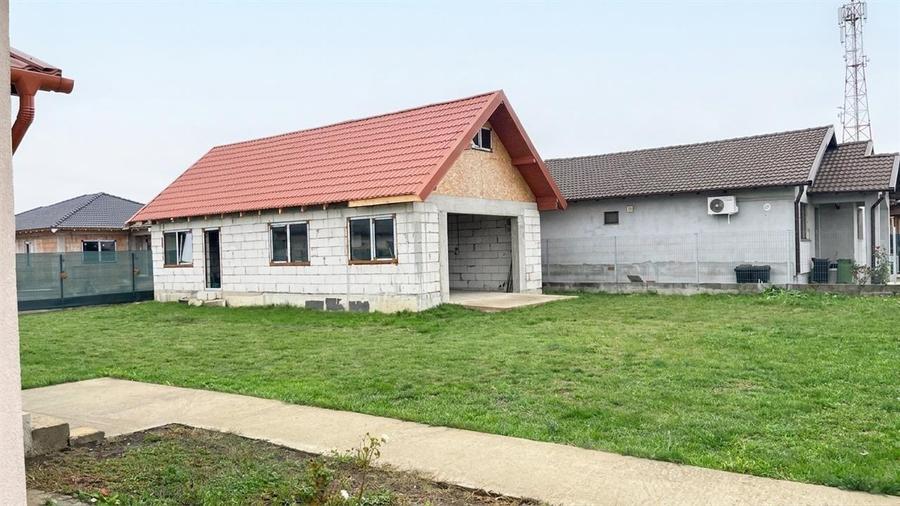 Casă cu 5 camere cu Teren 800 Mp în Oșorhei