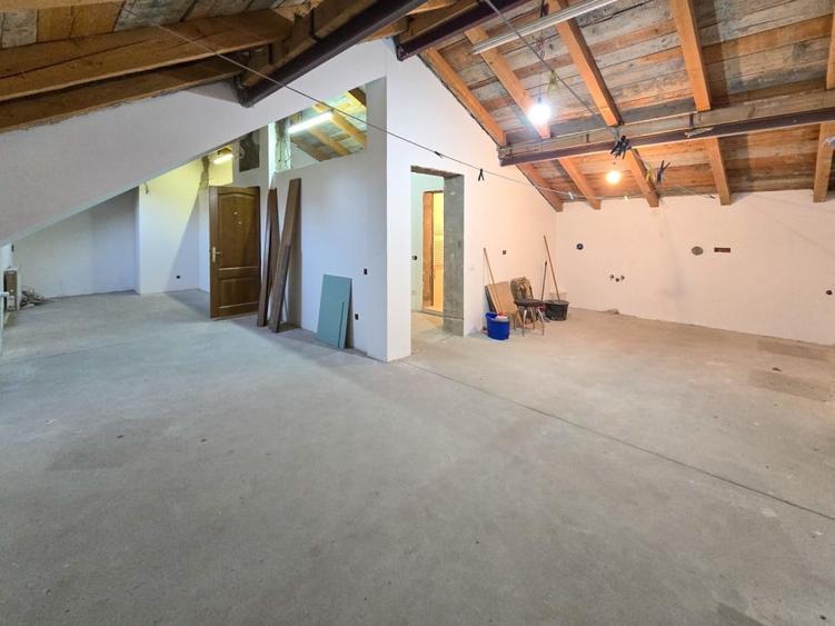 Casă cu 7 camere cu Teren 500 Mp în Unirii