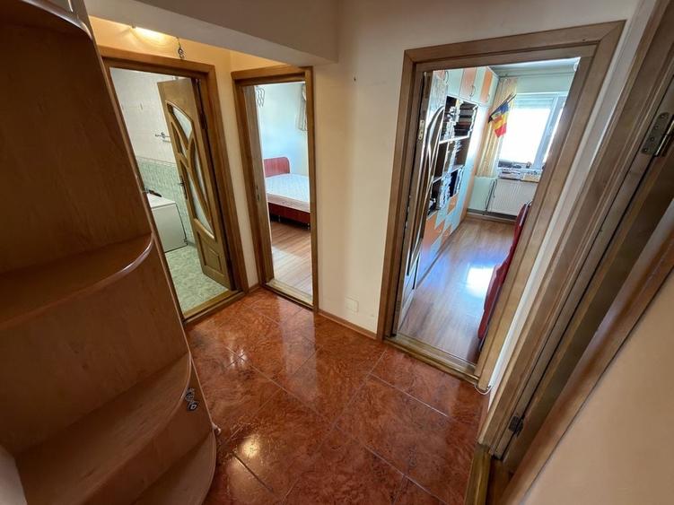 Apartament cu 3 camere semidecomandat în Exterior Vest