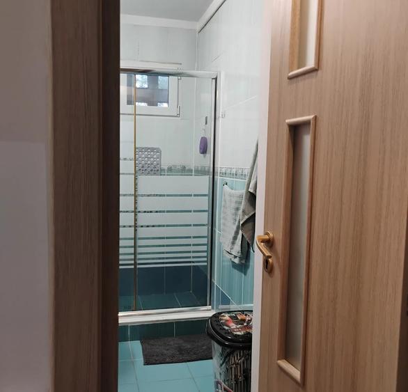 Apartament cu 3 camere semidecomandat în Brâncoveanu