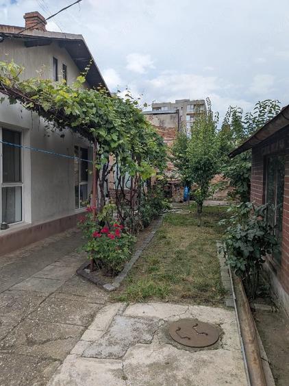 Casă cu 4 camere cu Teren 276 Mp în Central