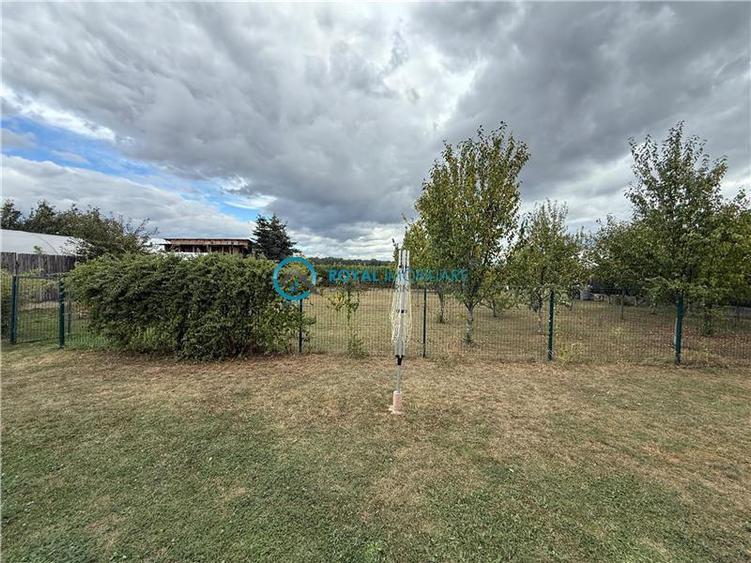 Casă individuală cu 4 camere cu Teren 980 Mp în Ariceștii Rahtivani