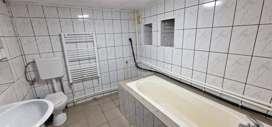 Casă cu 5 camere cu Teren 155 Mp în Muncitoresc