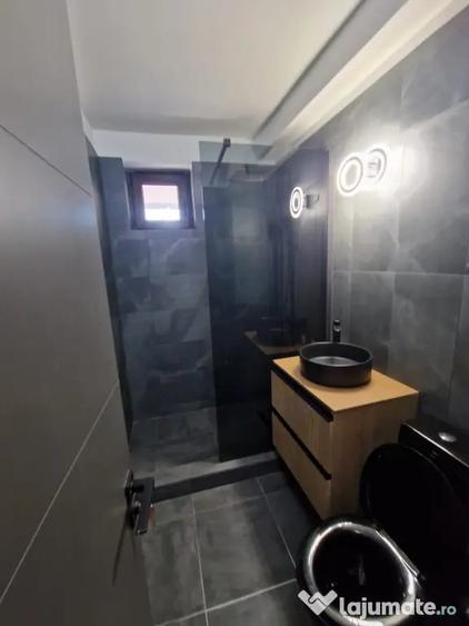Apartament cu 3 camere semidecomandat în Titan