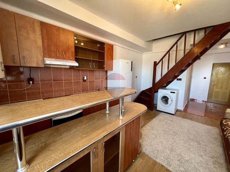Apartament cu 3 camere decomandat, mobilat în Trei Stejari