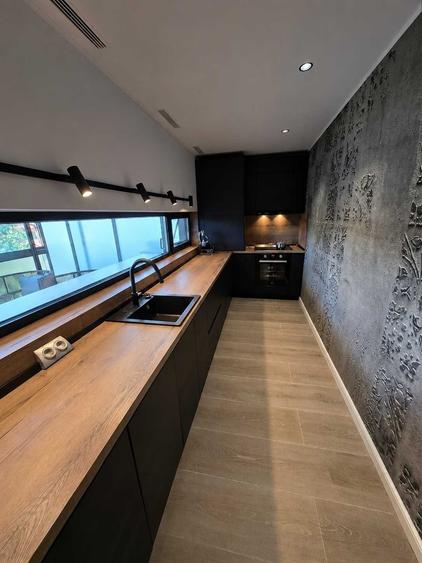 Apartament cu 4 camere semidecomandat în Exterior Vest