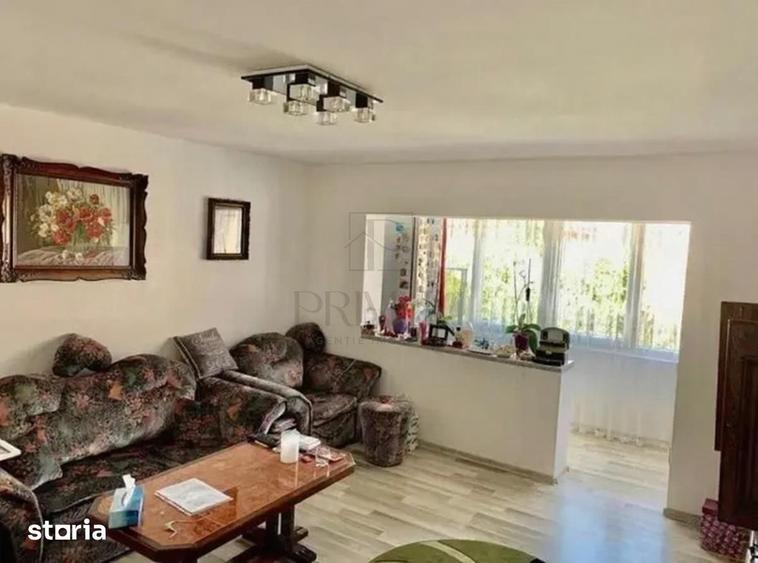 Apartament cu 3 camere decomandat în Lunei