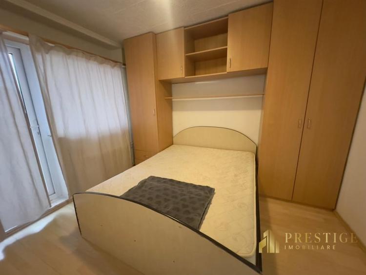 Apartament cu 3 camere decomandat, mobilat în Nufărul