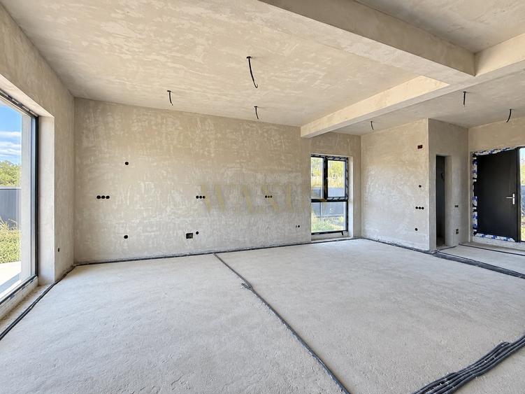 Duplex cu 6 camere cu Canalizare în Chinteni
