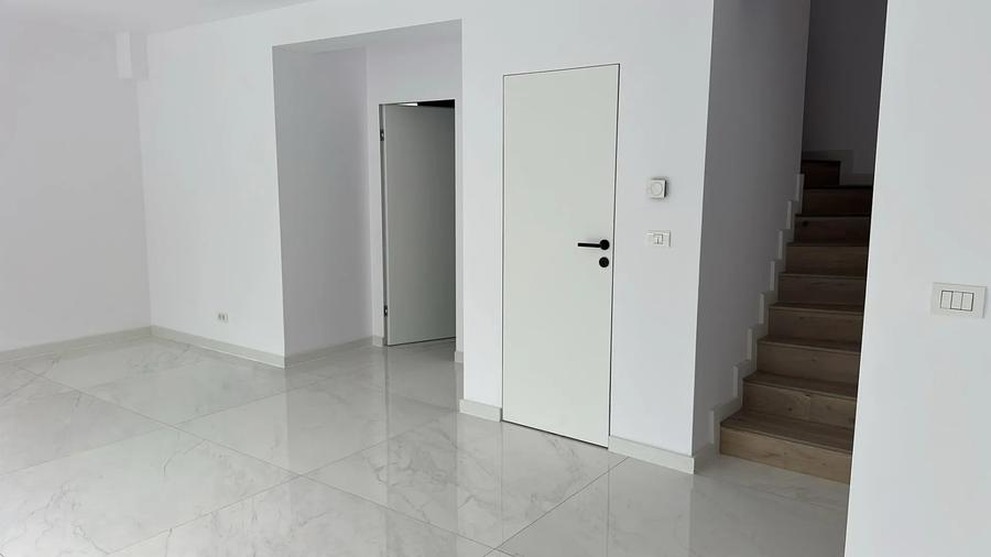 Casă individuală cu 5 camere decomandat cu Canalizare în Pipera