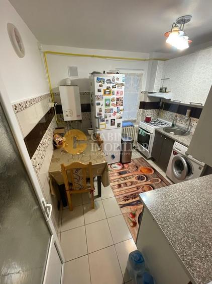 Apartament cu 2 camere semidecomandat, mobilat în Podu Roș
