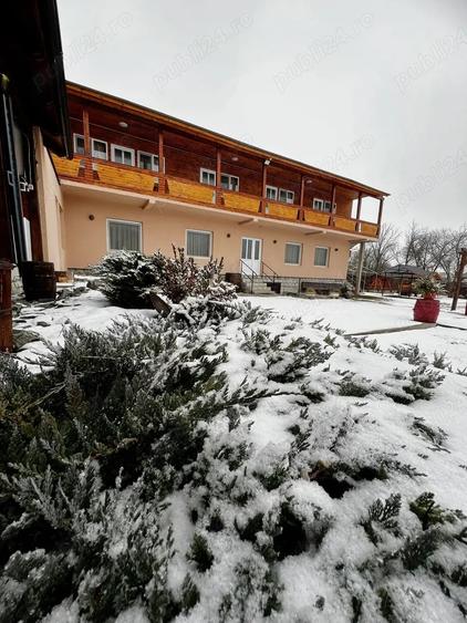 Casă cu 5 camere cu Teren 1590 Mp în Petricani