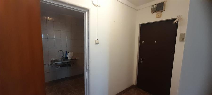 Apartament cu 3 camere decomandat în Drumul Taberei