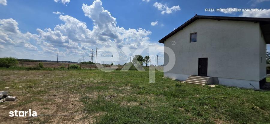 Casă cu 7 camere decomandat cu Teren 2000 Mp în Răcari