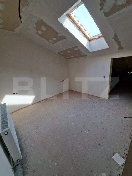 Apartament cu 6 camere semidecomandat în Florești
