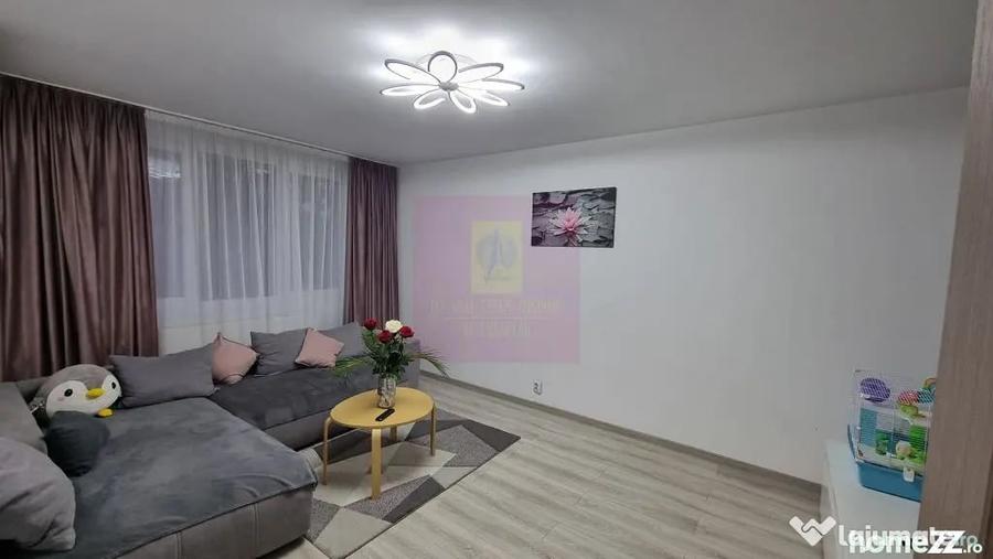 Apartament cu 3 camere decomandat în P-ța Reșița
