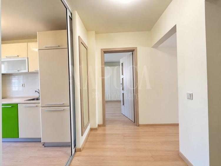 Apartament cu 4 camere semidecomandat în Plopilor