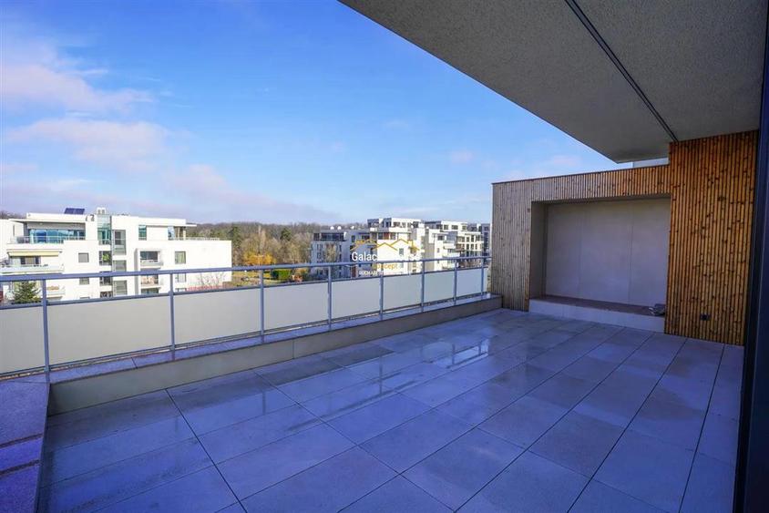 Penthouse cu 5 camere decomandat în Băneasa