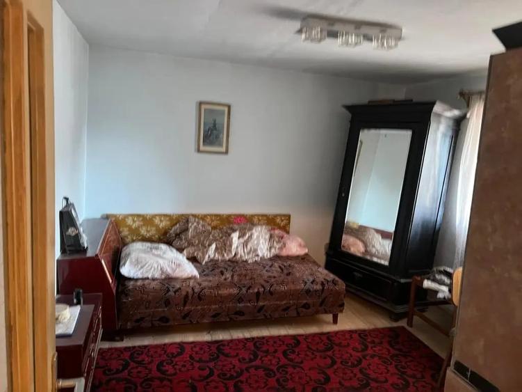 Casă cu 5 camere în Central