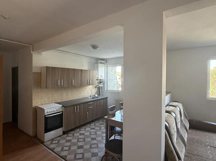 Apartament cu 4 camere semidecomandat în Aradului