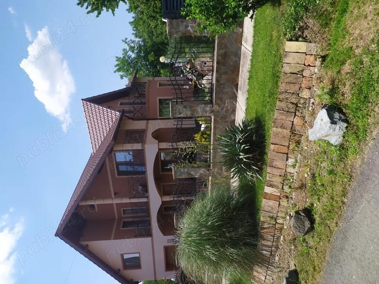 Casă cu 6 camere în Central