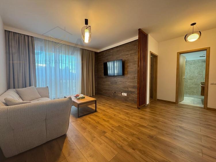 Apartament cu 3 camere semidecomandat, mobilat în Semicentral