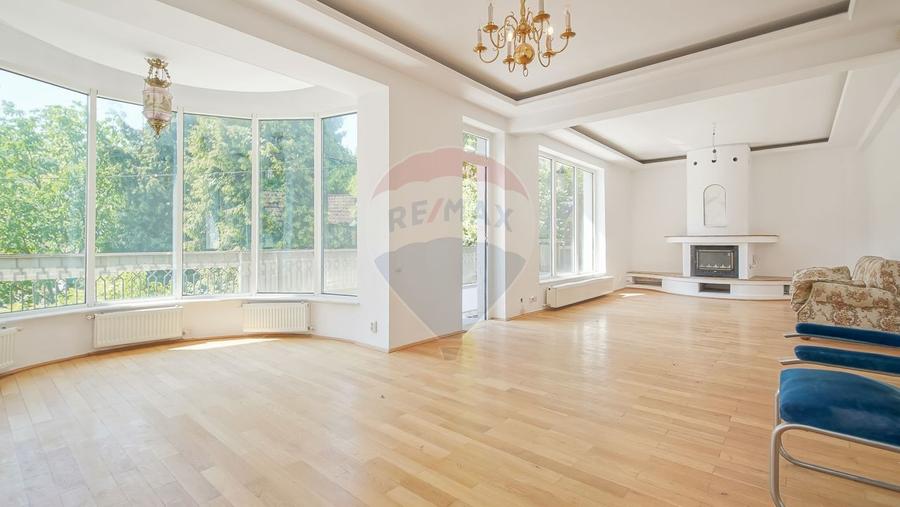 Casă individuală cu 24 camere cu Teren 3140 Mp în Schei